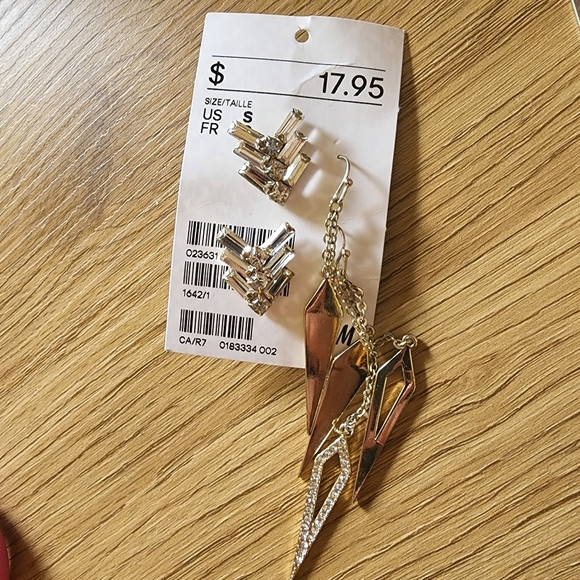 Free fashion earrings - Picture 1 of 1